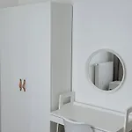 Apartman Lovely One-bedroom With Patio Free Parking Varsó