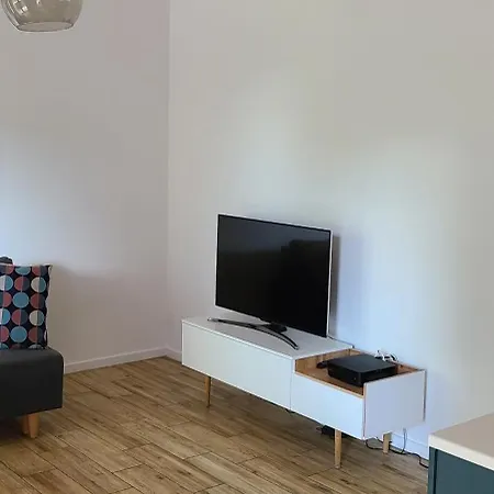 Lovely One-bedroom With Patio Free Parking *