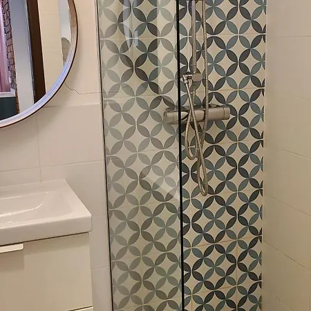 Апартаменты Lovely One-bedroom With Patio Free Parking Варшава