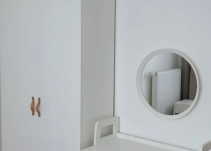 Apartman Lovely One-bedroom With Patio Free Parking Varsó