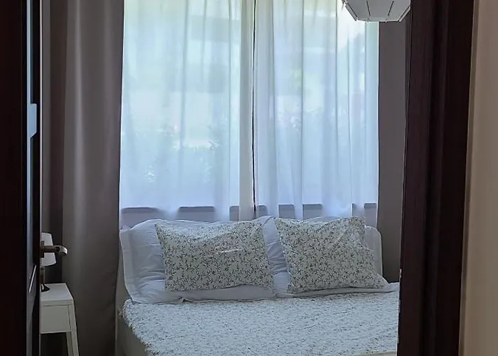 Lovely One-bedroom With Patio Free Parking Apartman