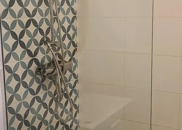 Lovely One-bedroom With Patio Free Parking