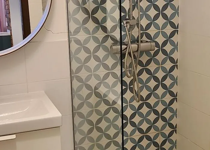 Apartman Lovely One-bedroom With Patio Free Parking Varsó