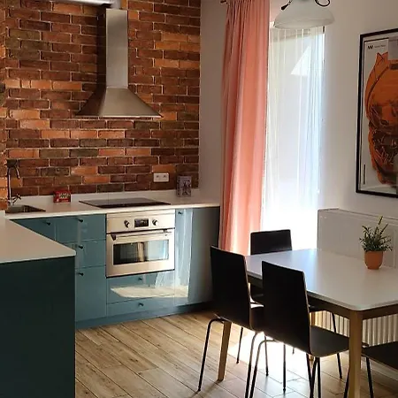 Lovely One-bedroom With Patio Free Parking *