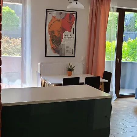 Apartmán Lovely One-bedroom With Patio Free Parking Varšava