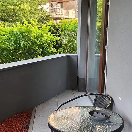 Lovely One-bedroom With Patio Free Parking